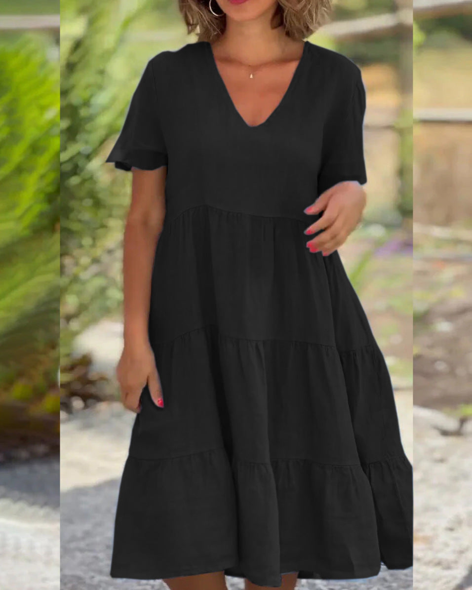 Langes Damenkleid mit V-Ausschnitt und weitem Rock von berg-feldt