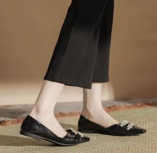 Élégantes ballerines en dentelle à nœud de berg-feldt