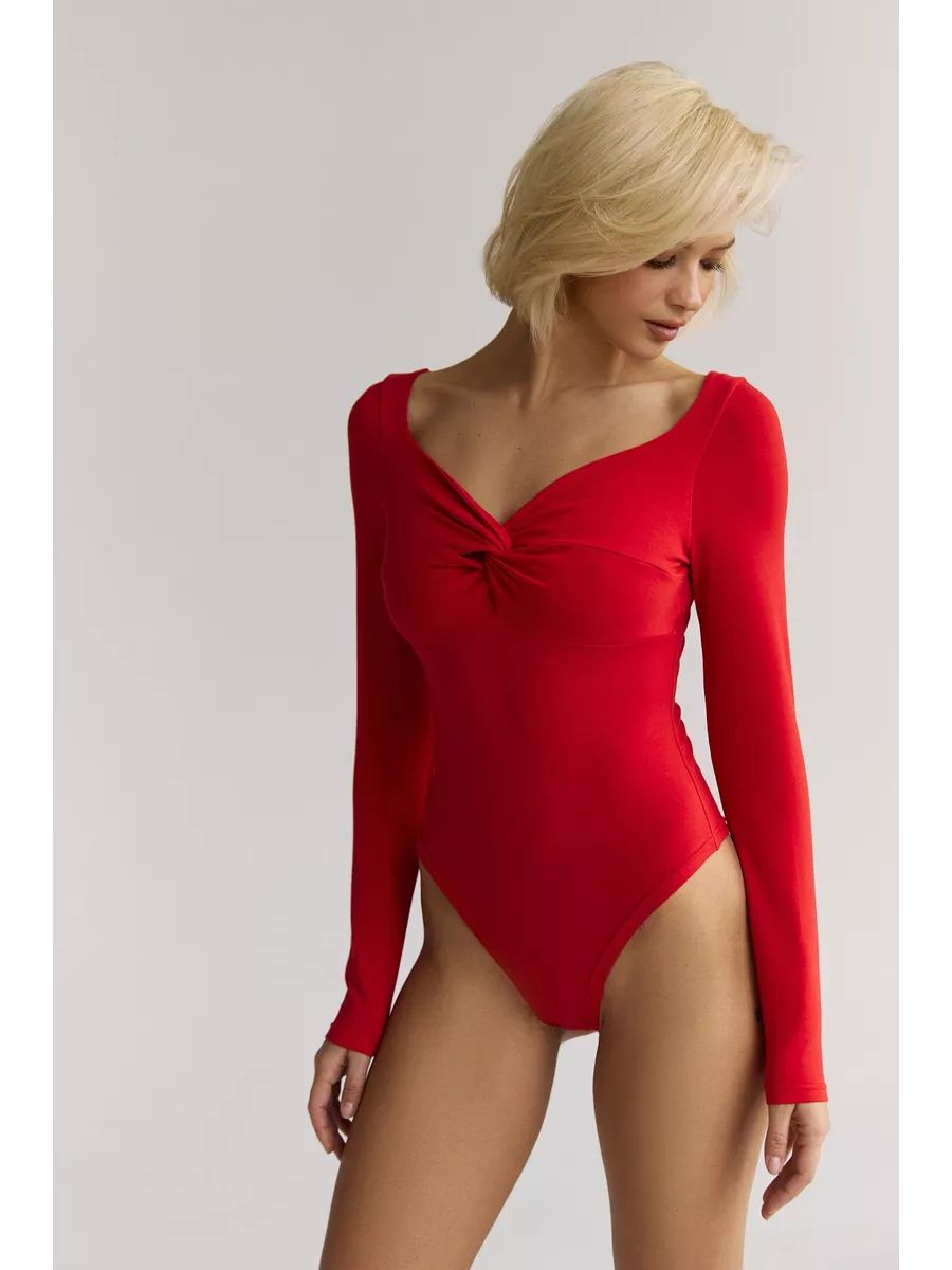 Body élégant pour femme avec tissu doux et décolleté raffiné à nœud de berg-feldt