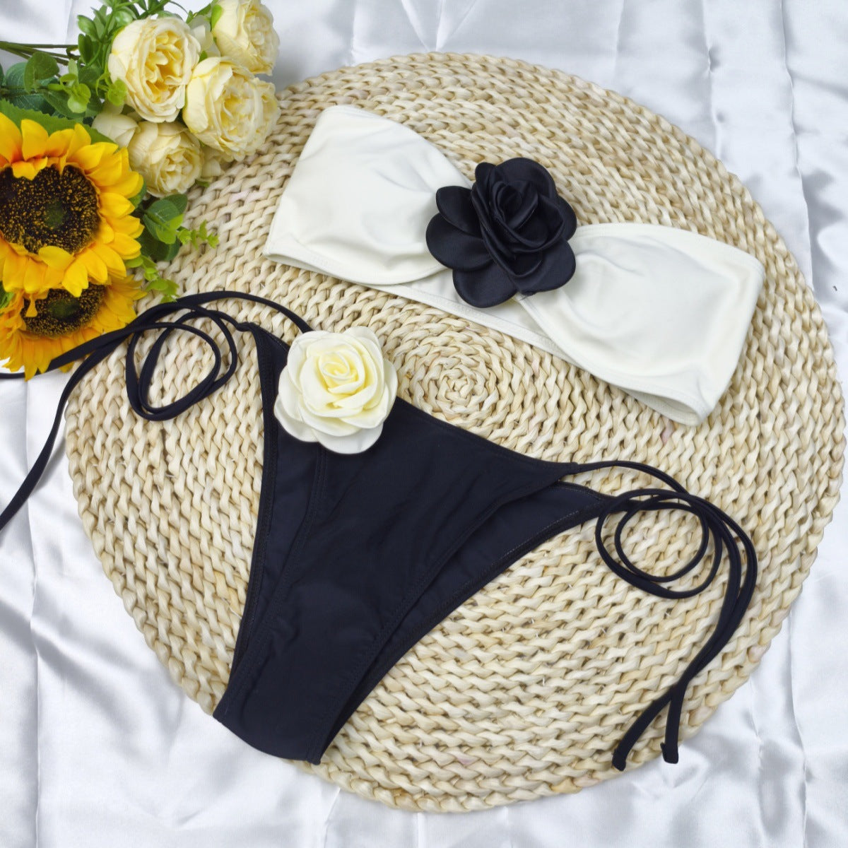 Ensemble bikini pour femme : Haut floral et bas élégant par berg-feldt