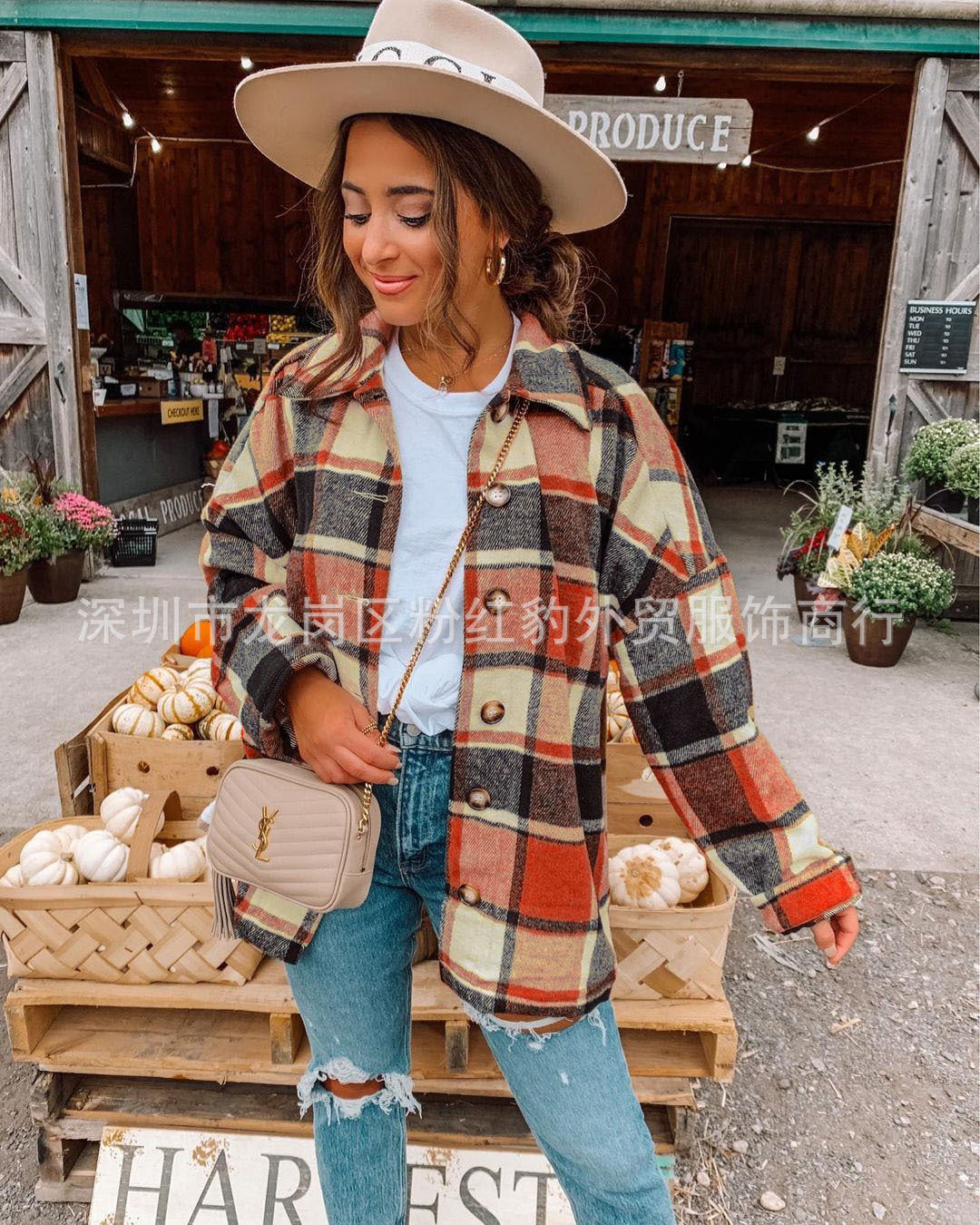 Lässiges Damen-Jacke mit Karomuster und großen Knöpfen von berg-feldt