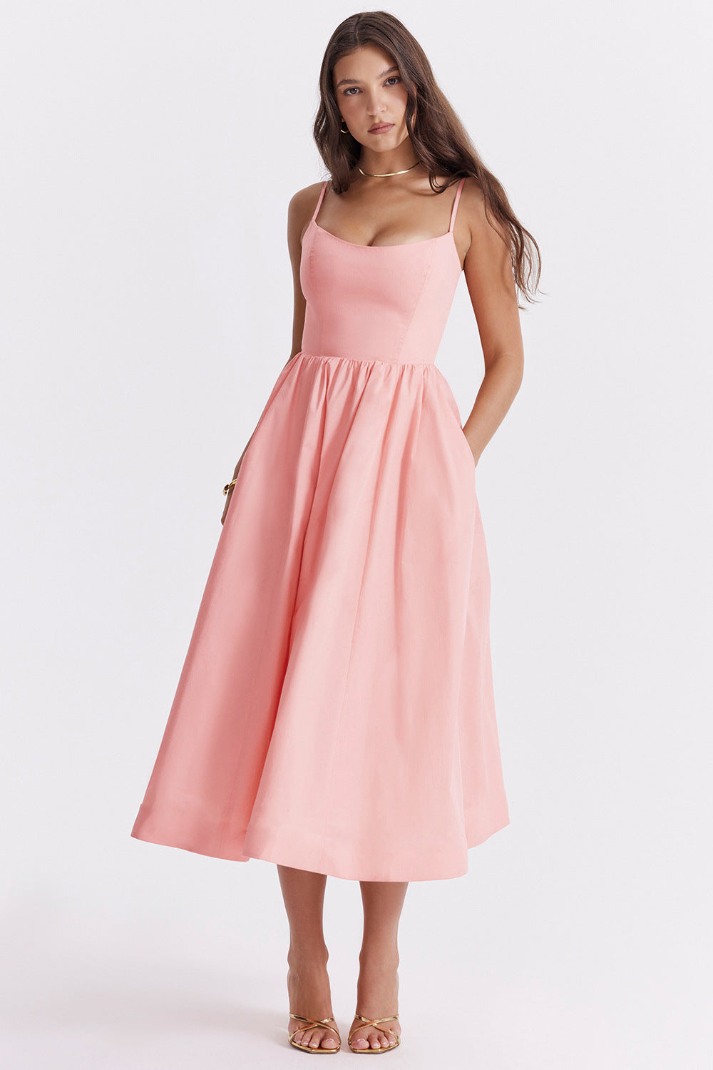 Robe longue féminine à fines bretelles et jupe évasée Berg-Feldt