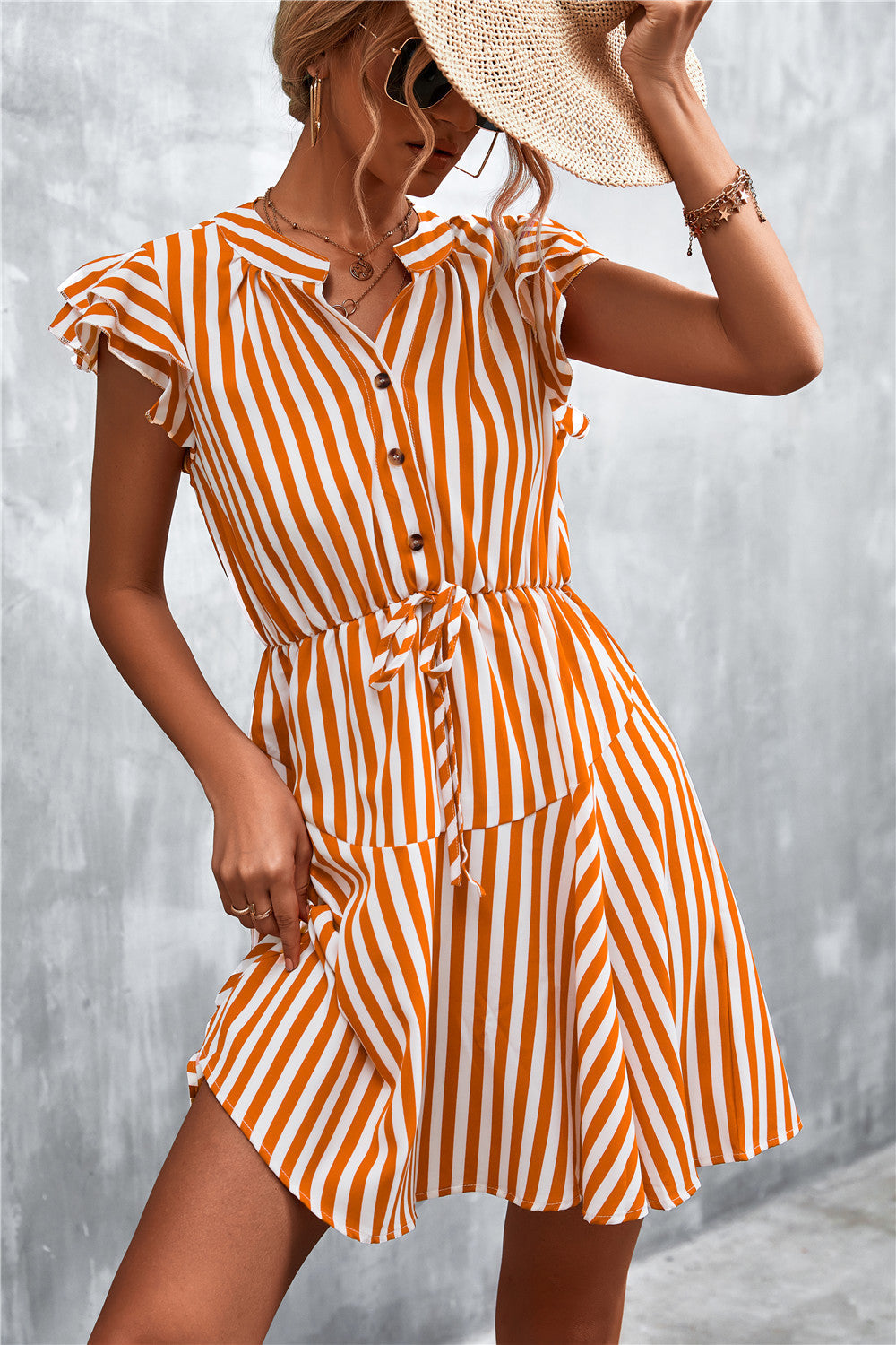 Robe courte à manches courtes pour femme, style rayé tendance, avec cordon de serrage à la taille et élégants détails volantés, Berg-Feldt