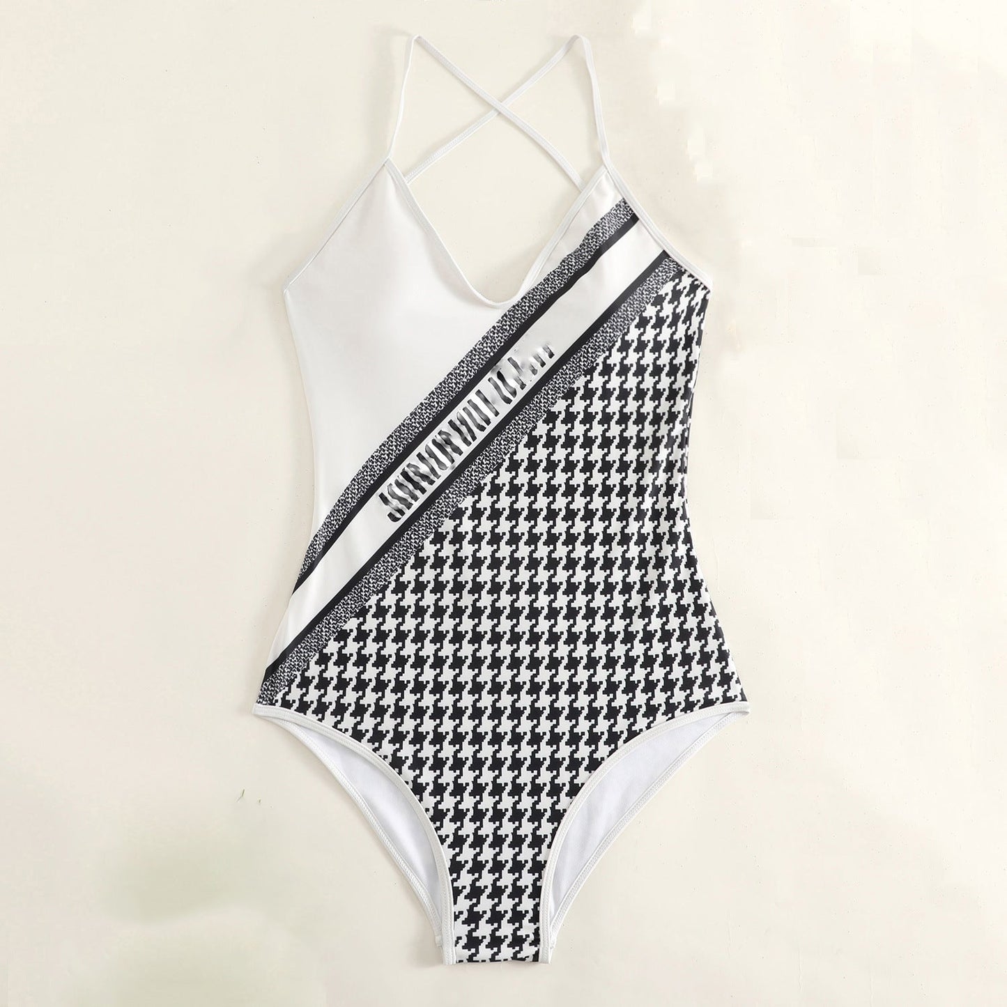 Maillot de bain moderne pour femme avec bretelles croisées et motifs graphiques de Berg-Feldt