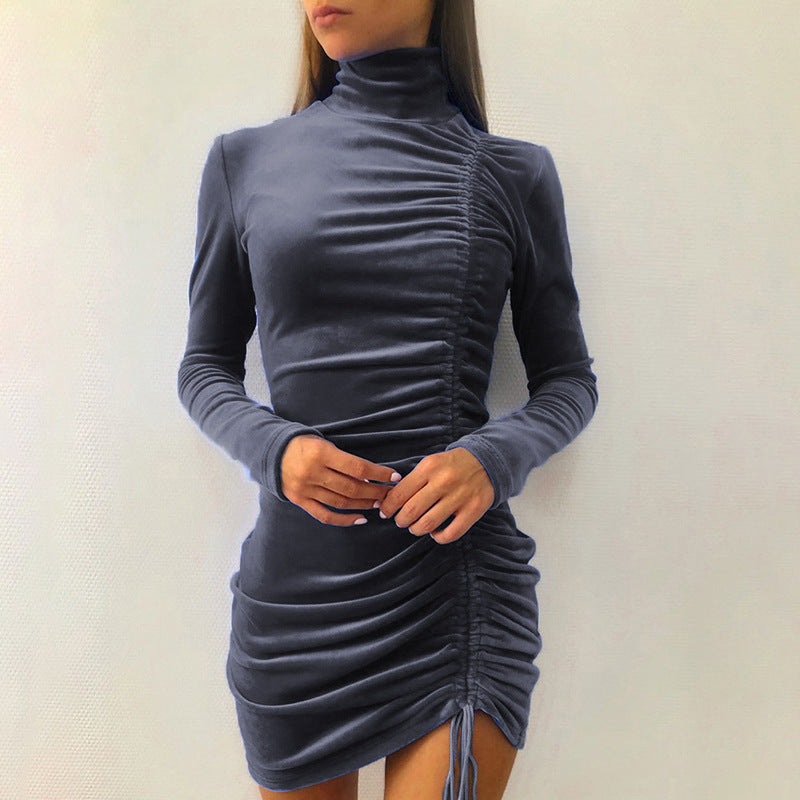Robe cache-cœur élégante pour femme avec col montant et fronces sophistiquées par berg-feldt