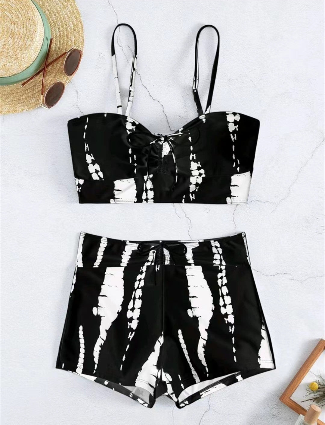 Ensemble de bikini pour femme : Haut élégant et short confortable de berg-feldt