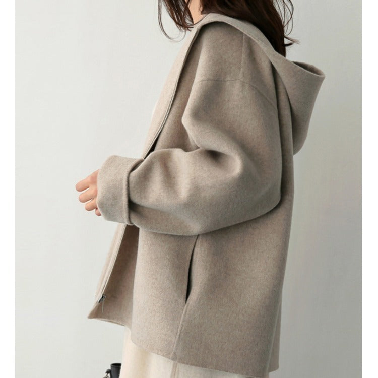 Veste à capuche élégante et tendance en matière douce pour femme, par Berg-Feldt
