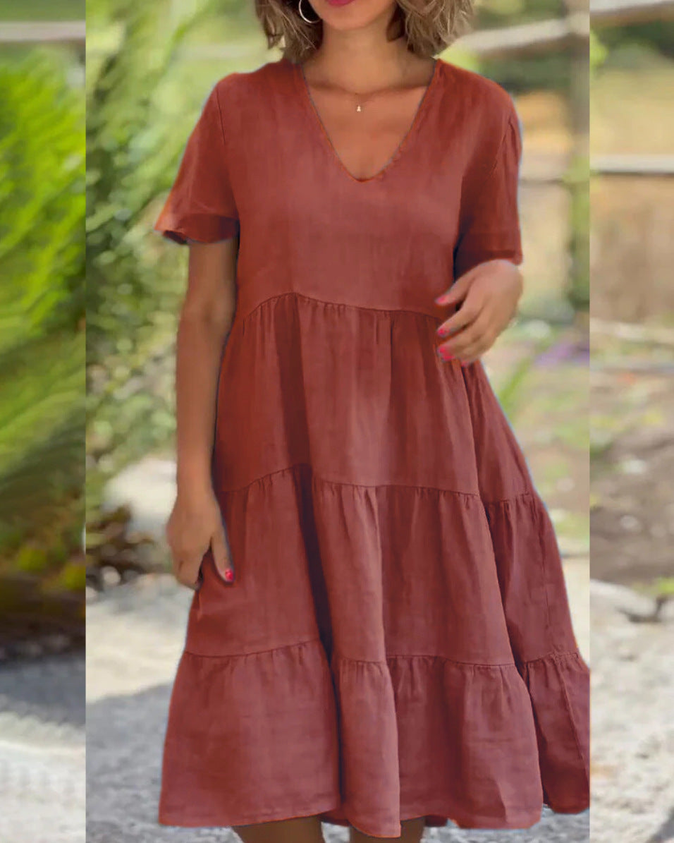 Langes Damenkleid mit V-Ausschnitt und weitem Rock von berg-feldt