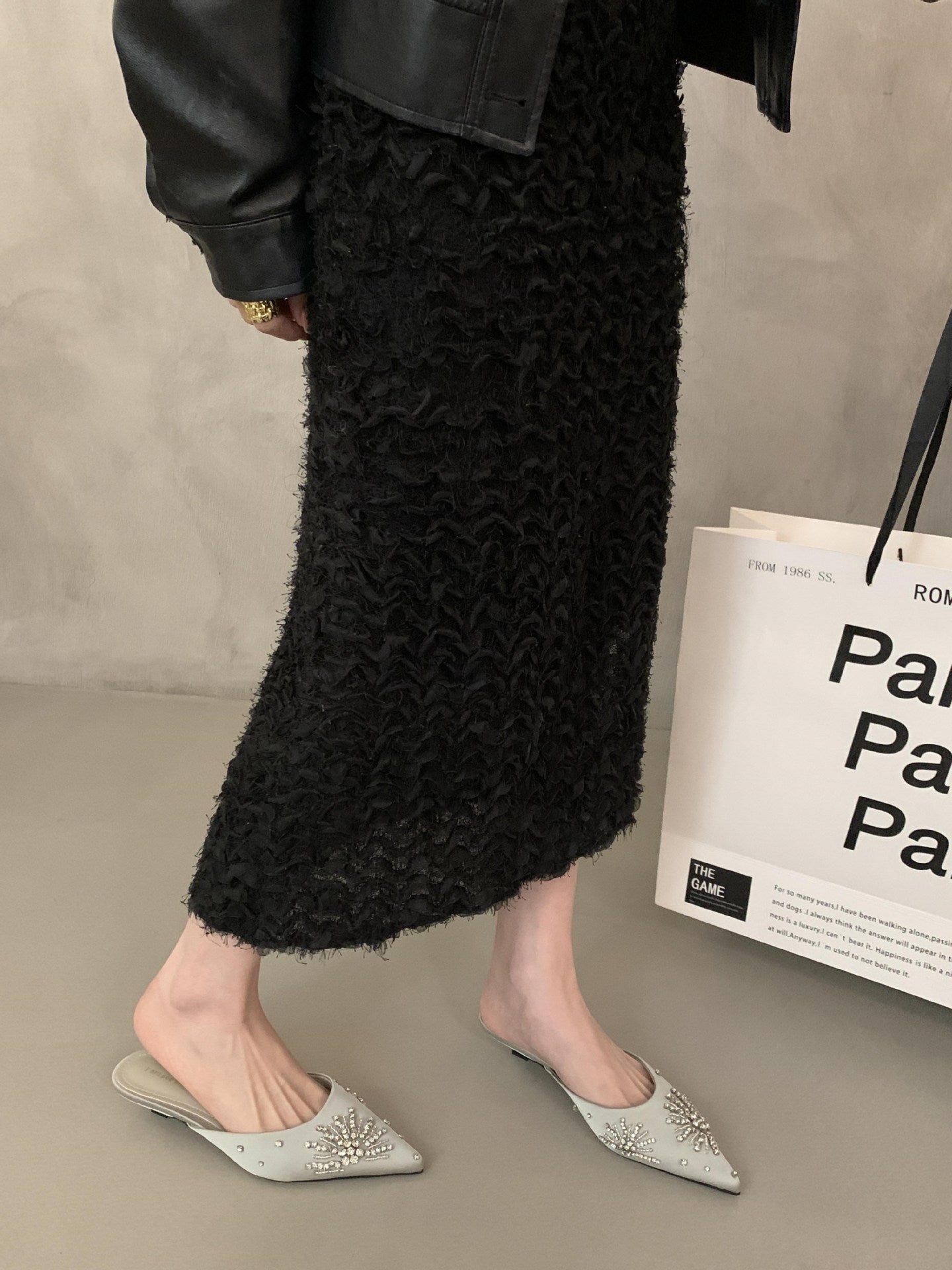Damen-Slipperschuhe mit Spitze und Verzierungen von berg-feldt