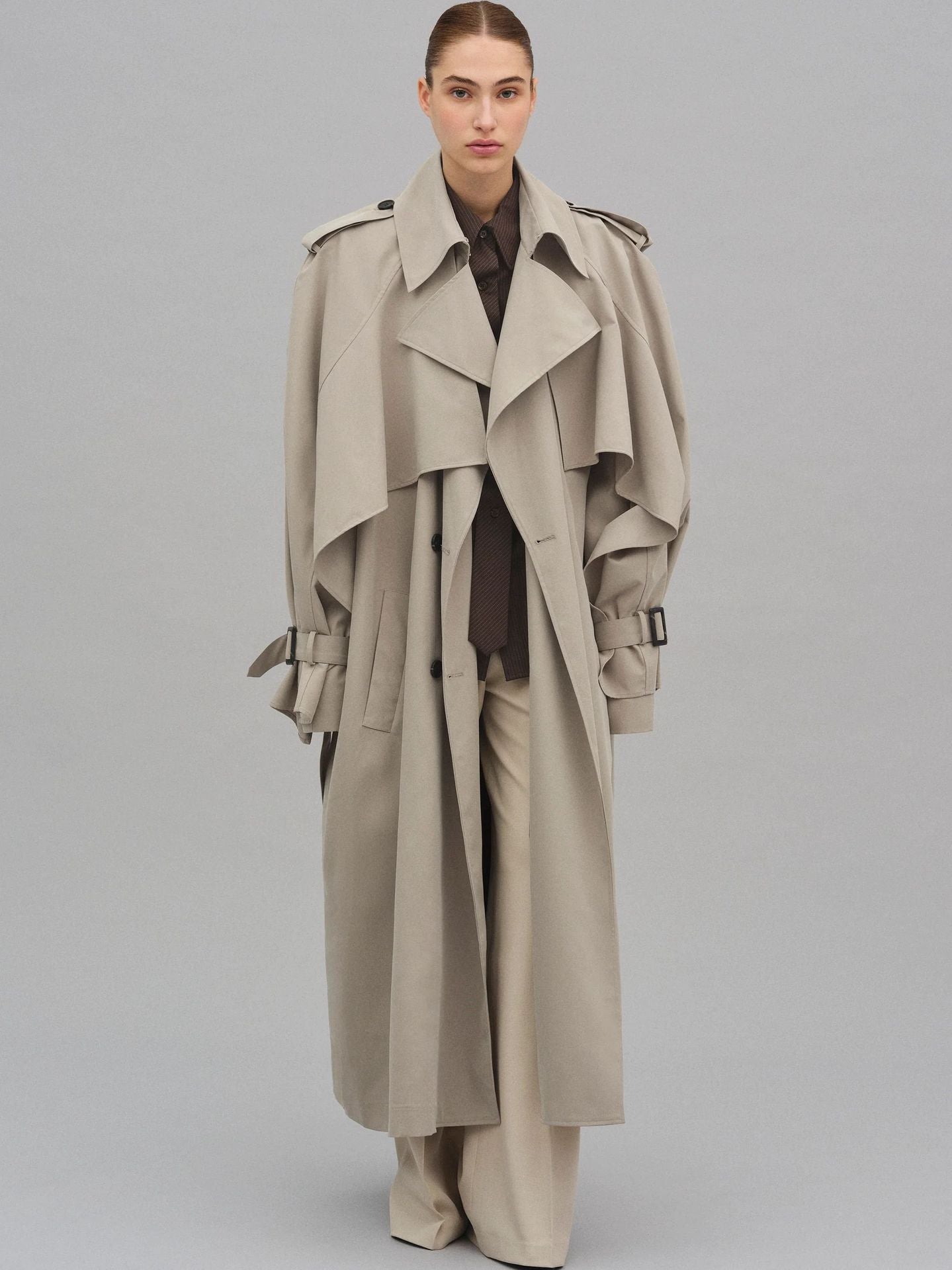 Damen Oversized Trenchcoat mit detailreichen Drapierungen und modischem Schnitt Berg-Feldt
