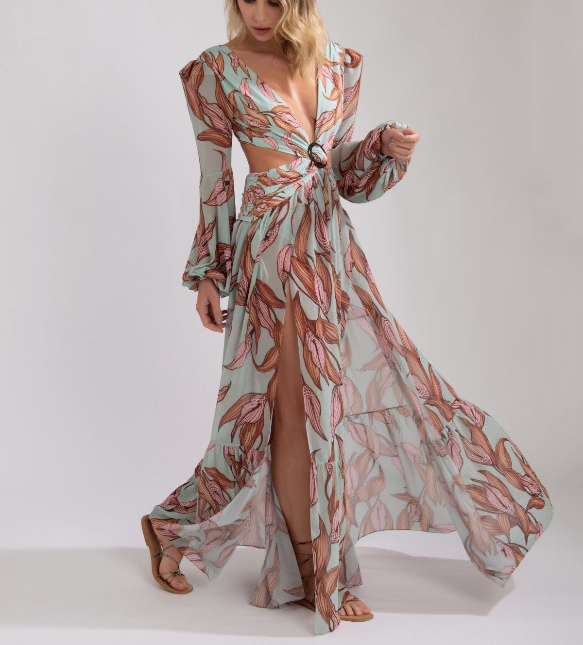 Robe longue femme à col en V profond et manches évasées par berg-feldt