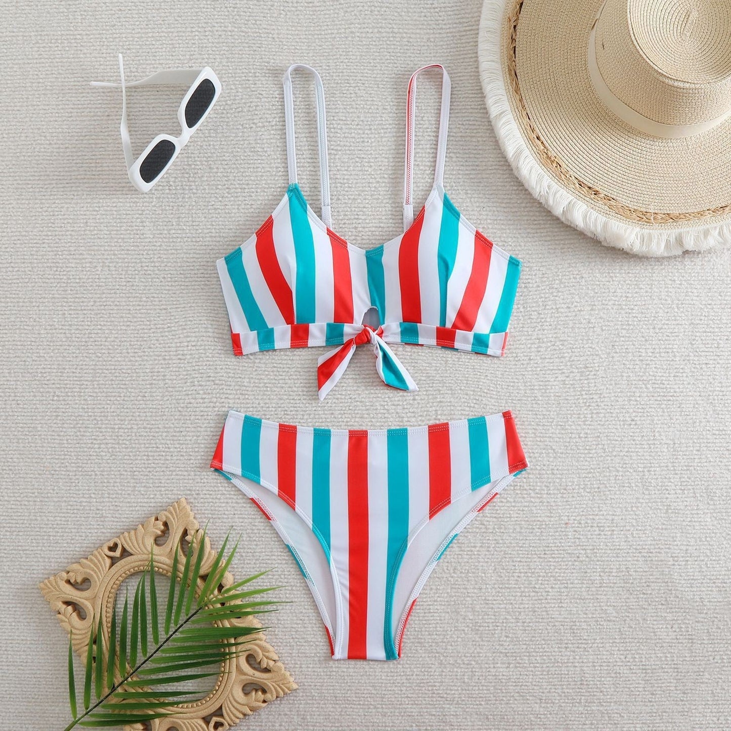 Ensemble de bikini pour femme avec motif rayé tendance et bretelles réglables, de berg-feldt