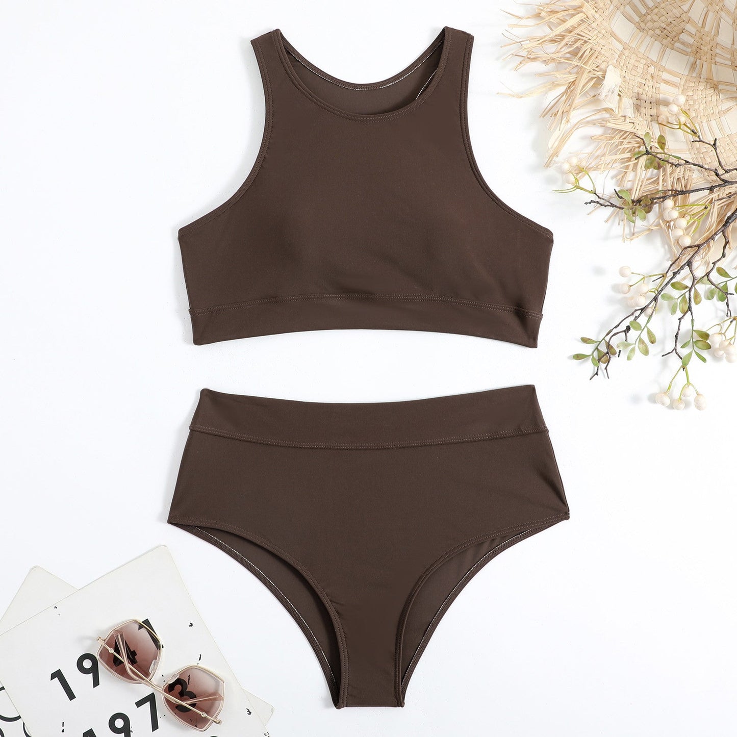 Moderner Damen Sport-Bikini mit hohem Bund und Blattmuster von berg-feldt