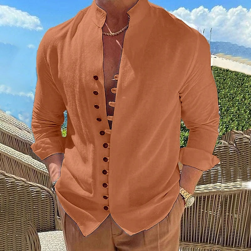 Modische Herren-Leinenbluse mit Henley-Kragen und Knopfdetails von berg-feldt