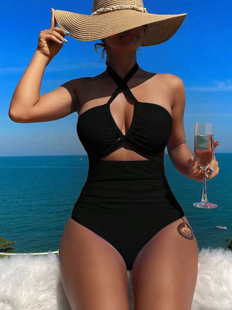 Maillot de bain moderne pour femme avec découpes et design croisé de berg-feldt
