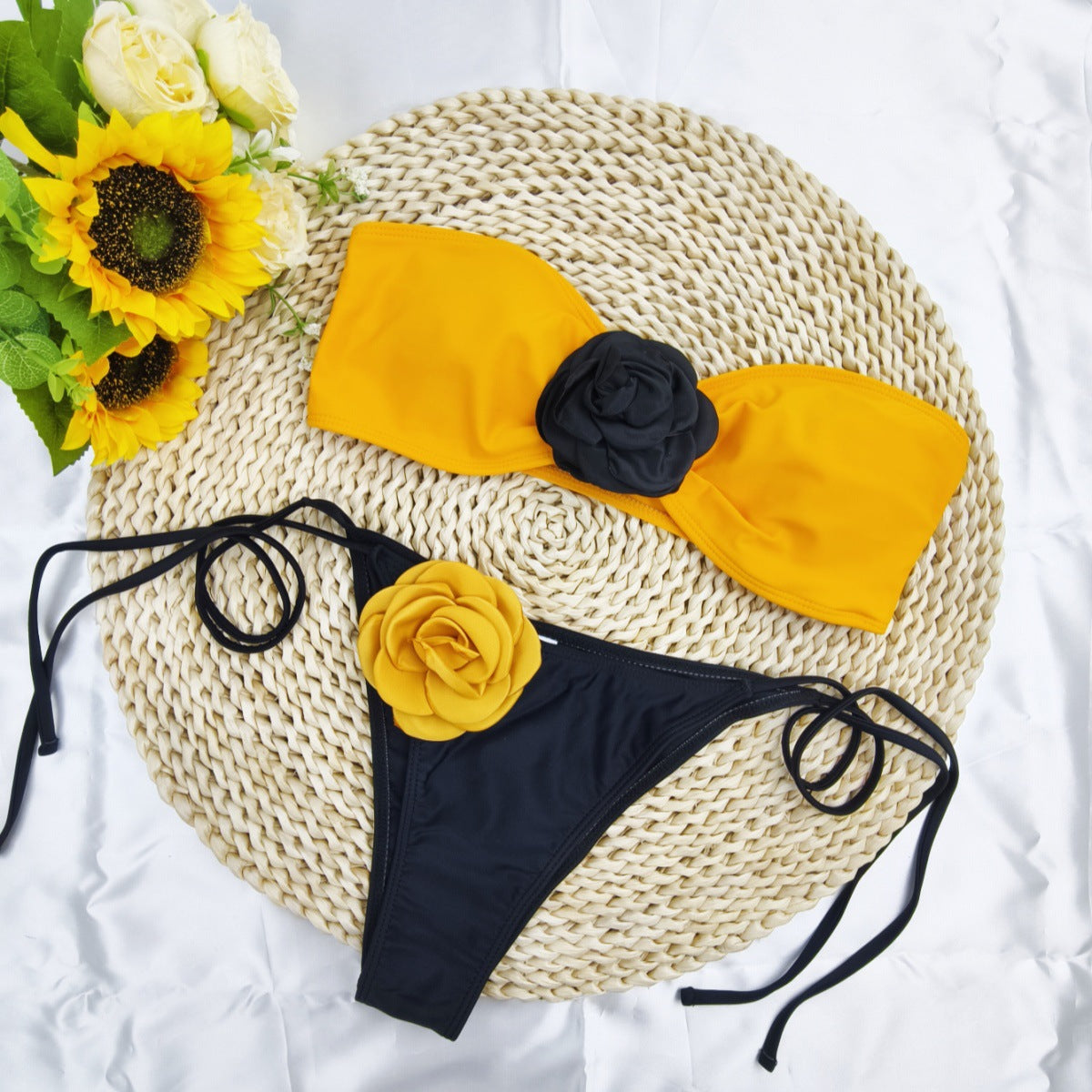 Ensemble bikini pour femme : Haut floral et bas élégant par berg-feldt