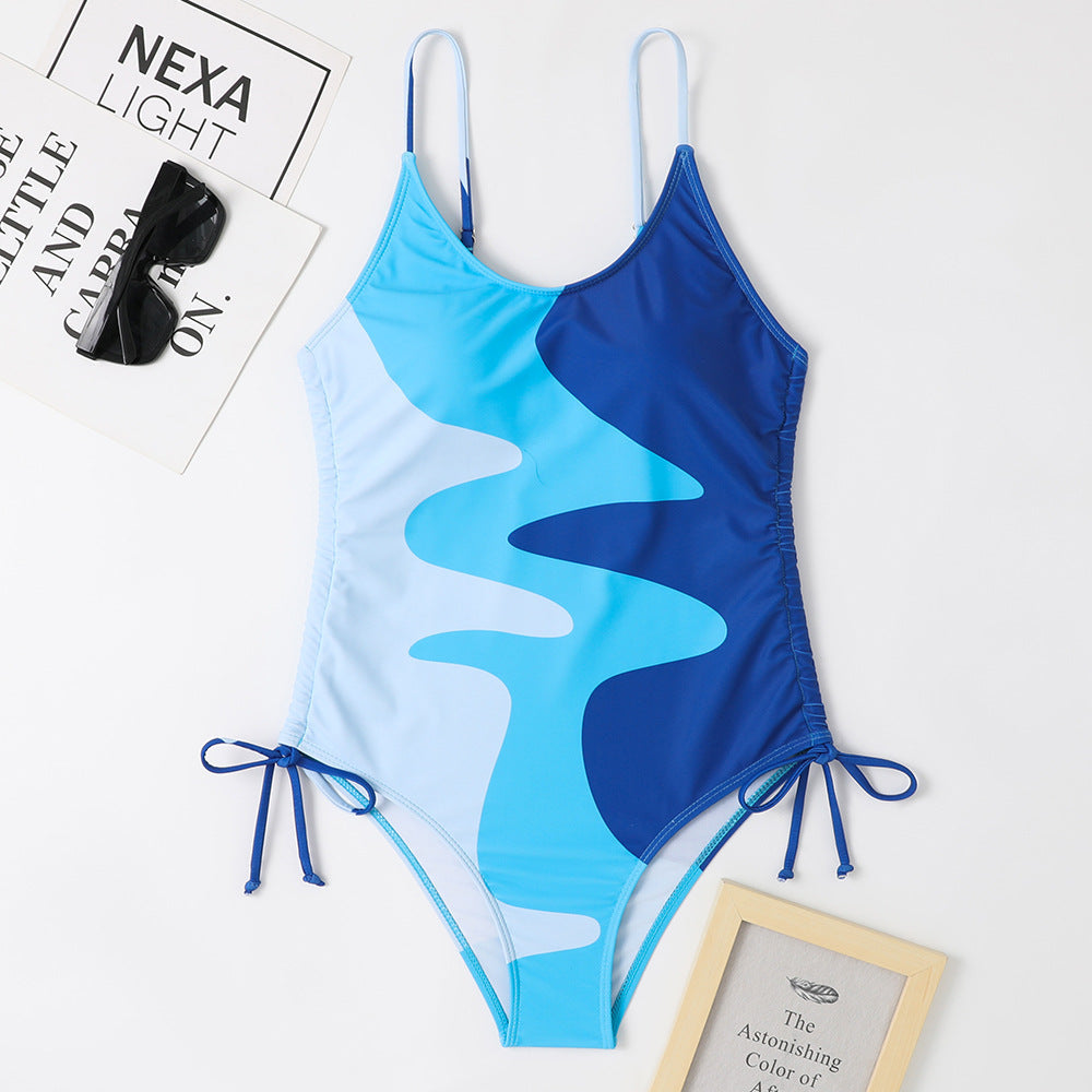 Maillot de bain une pièce pour femme avec élégant motif ondulé et bretelles réglables, de berg-feldt