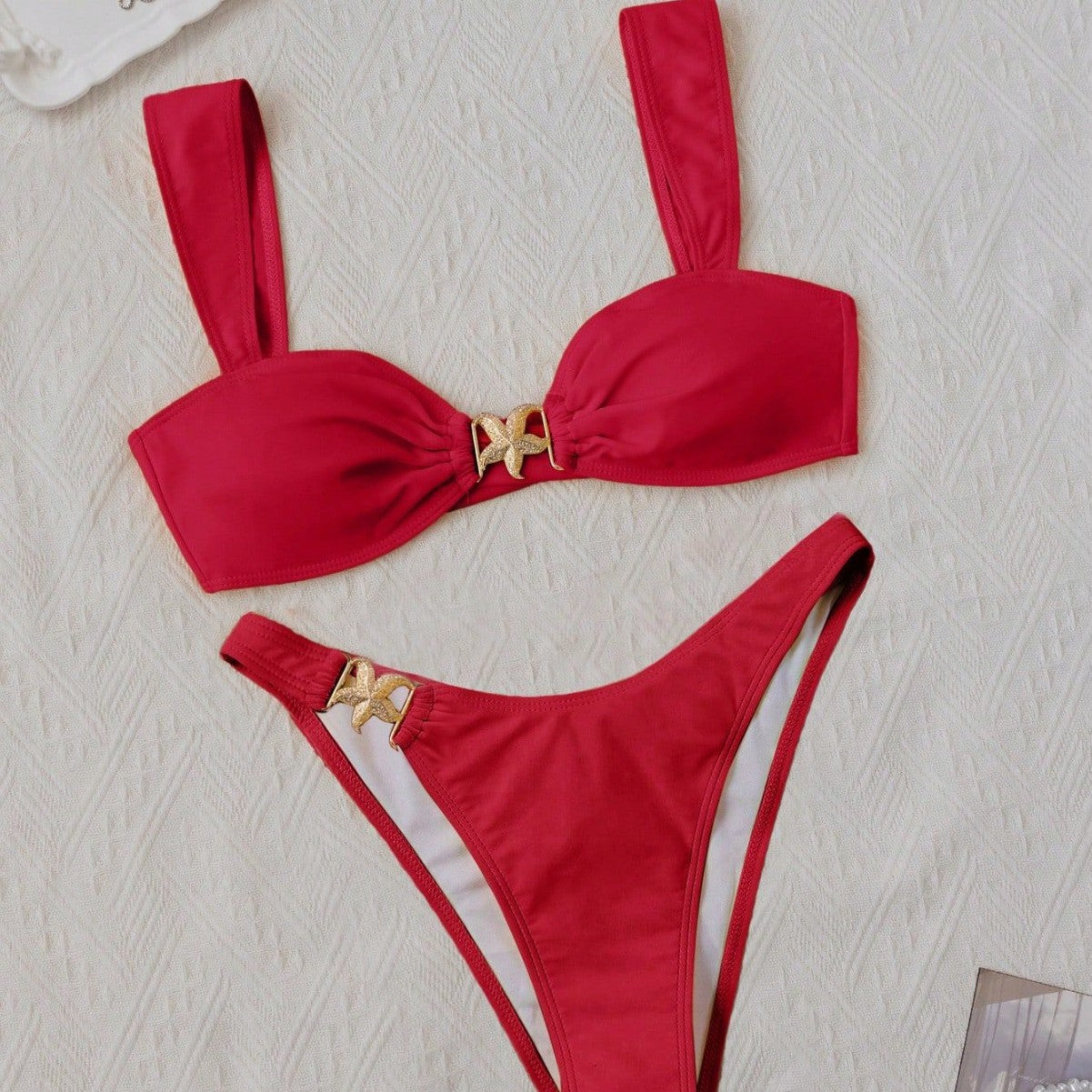 Ensemble de bikini pour femme avec fermoir décoratif et bretelles larges par berg-feldt