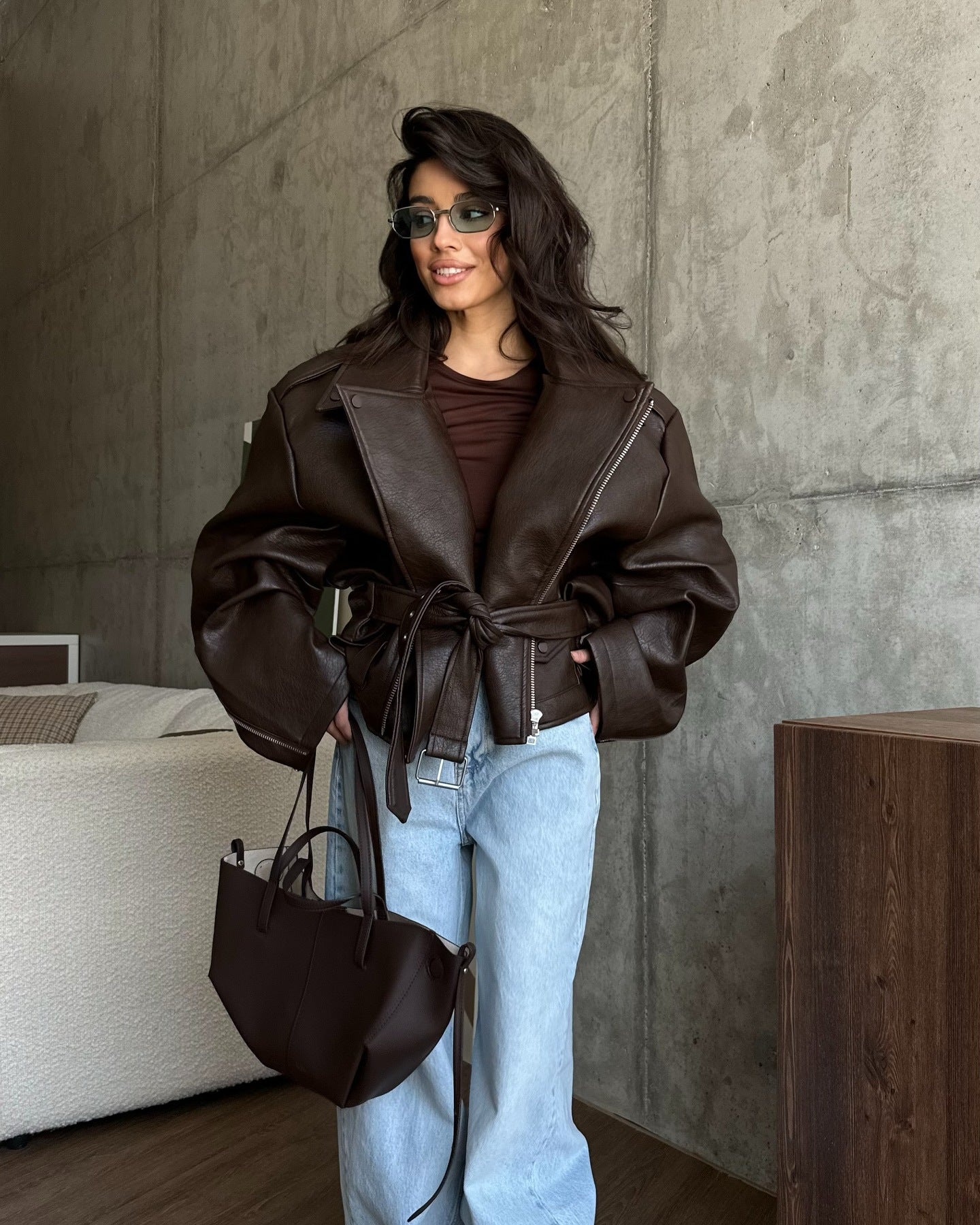 Veste élégante en similicuir pour femme avec ceinture et manches oversize Berg-Feldt
