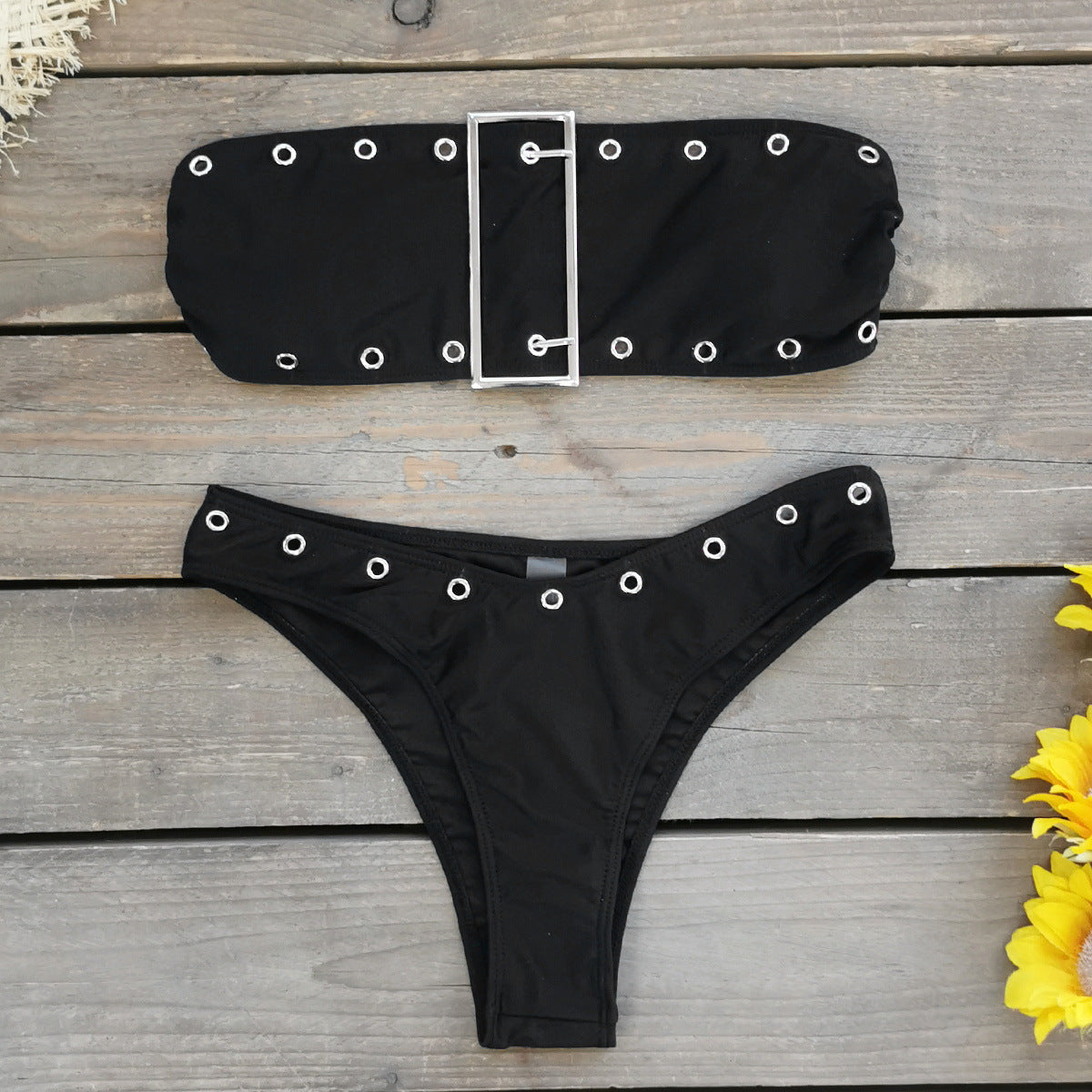 Ensemble bikini pour femme avec détails de boucles tendance et taille réglable par berg-feldt