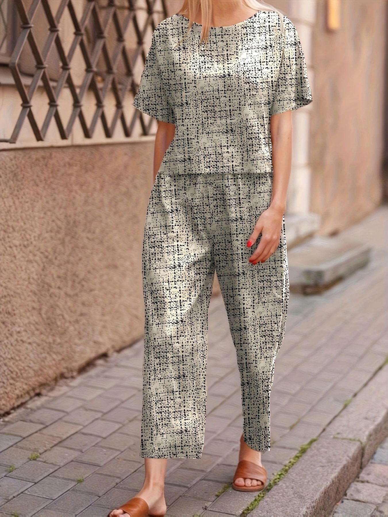Ensemble Loungewear Deux Pièces Femme : coupe décontractée, motif moderne par berg-feldt