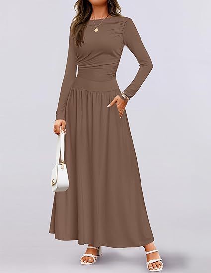 Robe longue à manches longues pour femmes avec d'élégants détails volantés et des poches pratiques Berg-Feldt