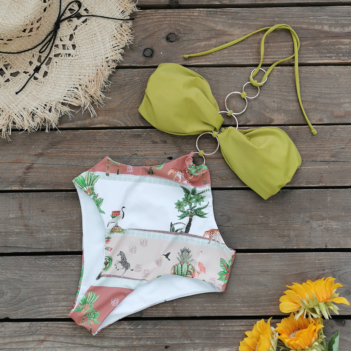 Einzigartiger Damen Bikini mit Ring-Details und auffälligem Mustermix von berg-feldt