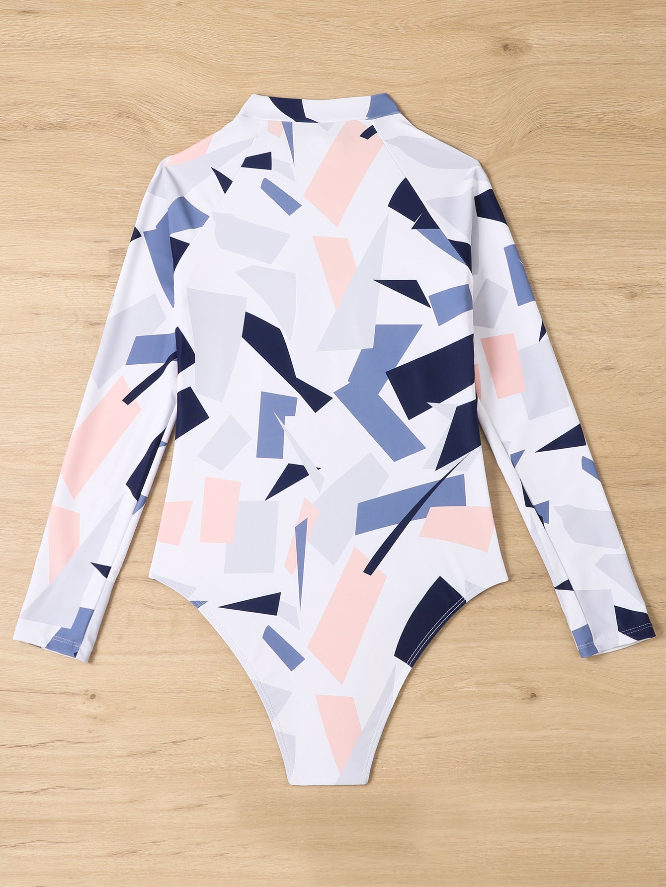 Maillot de bain sportif à manches longues et motif géométrique pour femme de berg-feldt