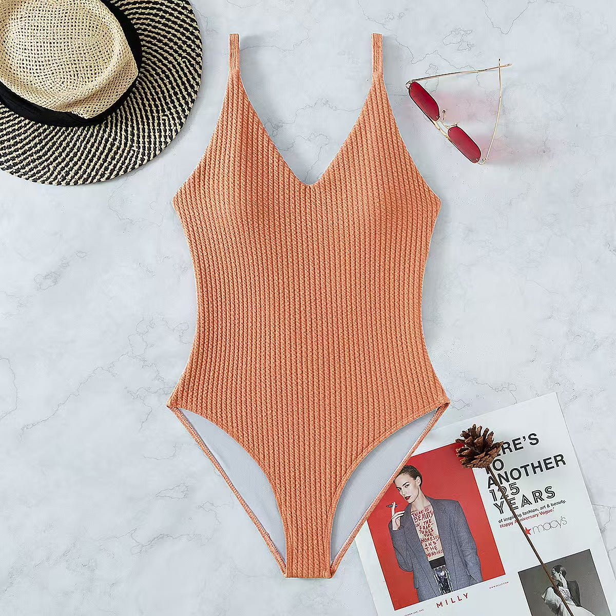 Maillot de bain côtelé moderne avec décolleté plongeant de berg-feldt