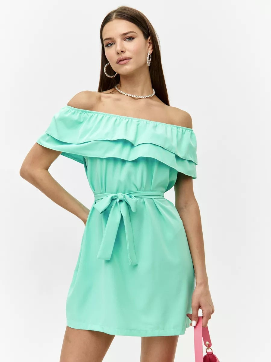 Robe fourreau féminine avec fronces et encolure asymétrique à une épaule, taillée sur mesure, par berg-feldt