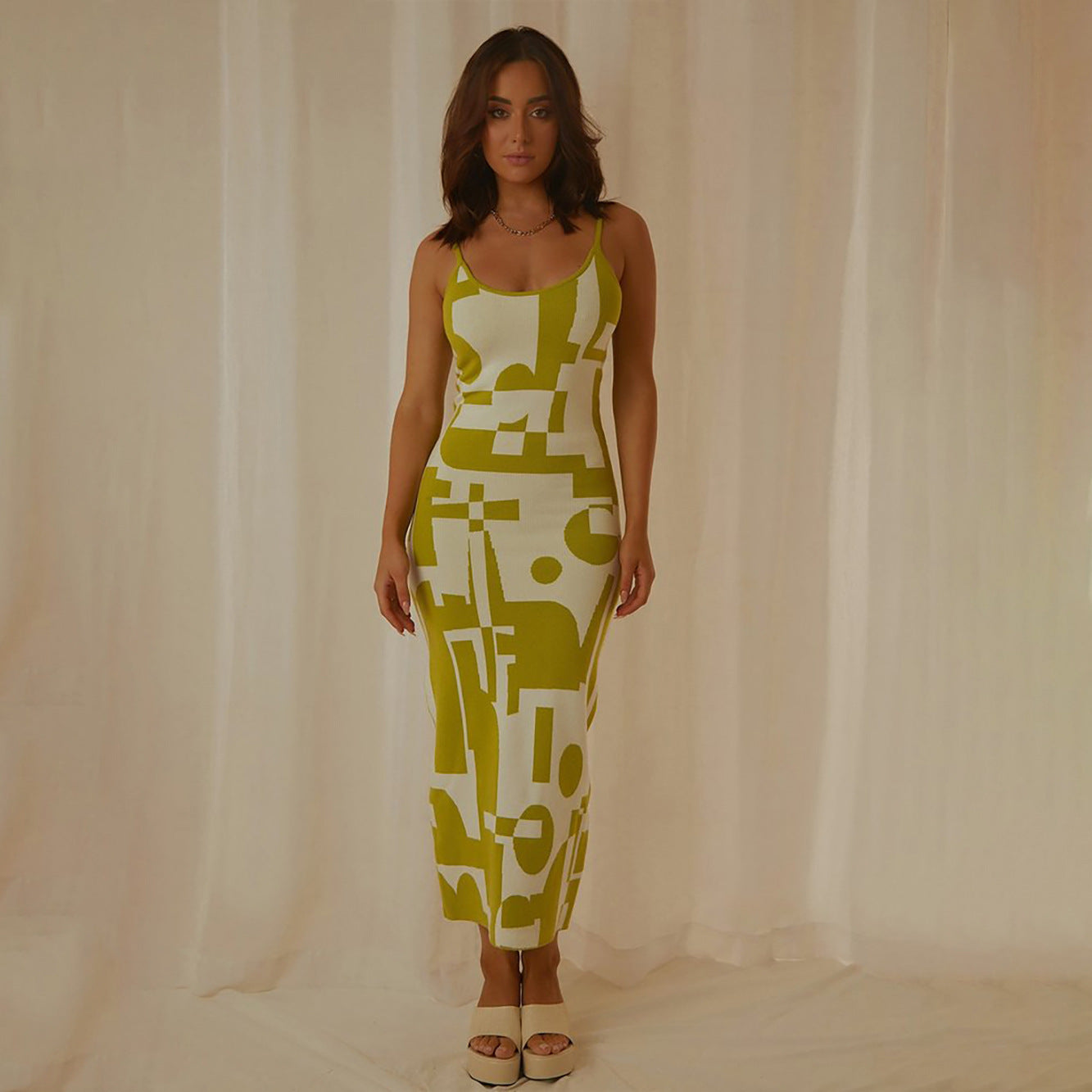 Stilvolles geometrisch gemustertes Midi-Kleid für Damen von berg-feldt