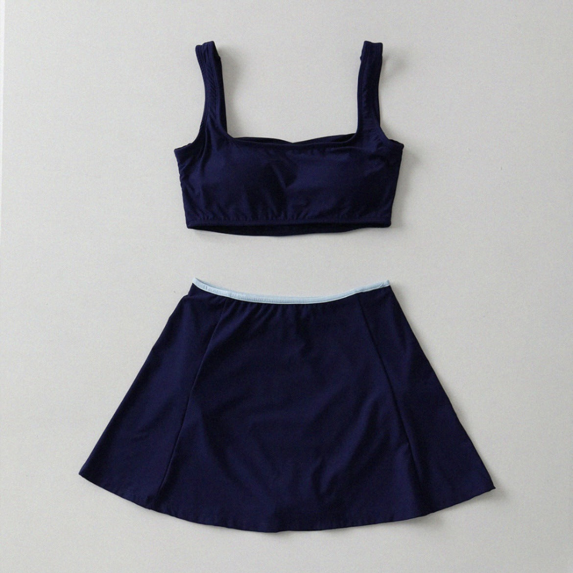 Maillot de bain deux pièces sportif pour femme avec jolie jupe et haut confortable de berg-feldt