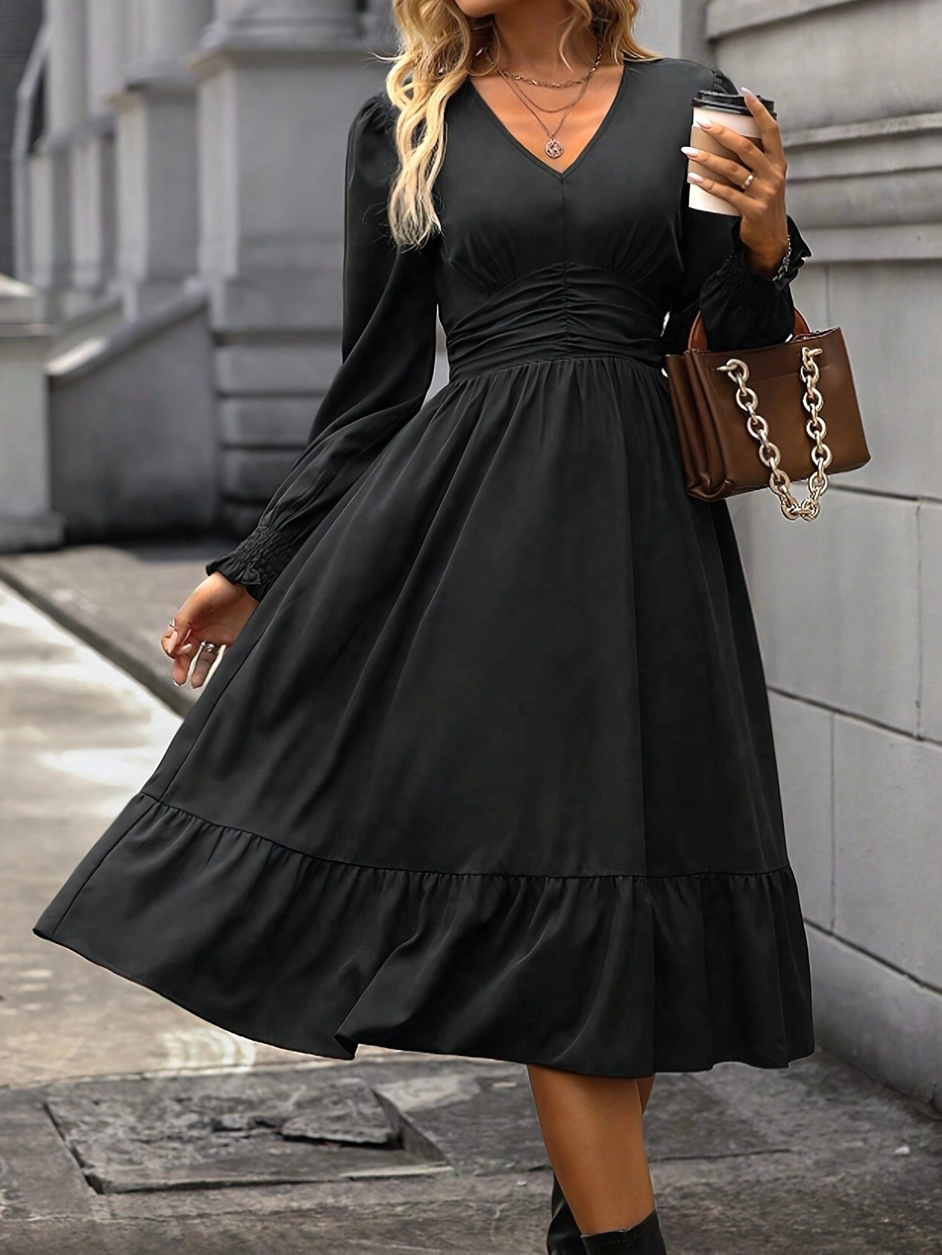 Robe midi Berg-feldt pour femme avec col en V et ourlet à volants