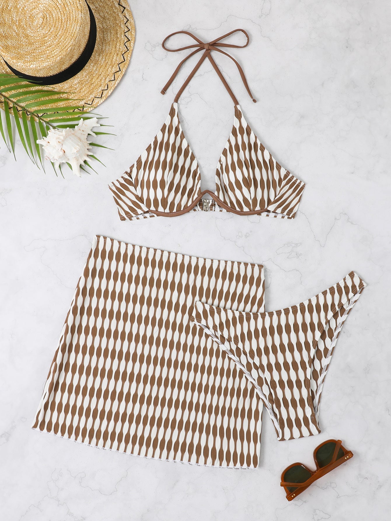 Ensemble bikini avec jupe volantée et motif de berg-feldt pour femme