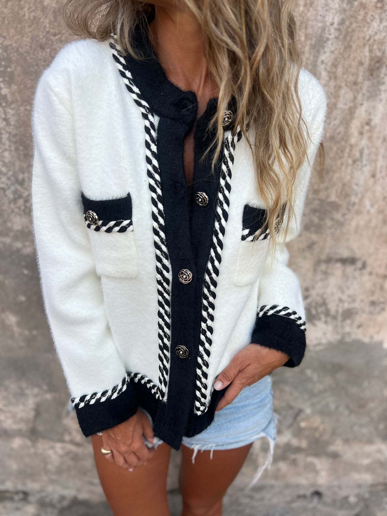 Berg-Feldt | Veste en maille boutonnée à manches longues et poches contrastantes blanches
