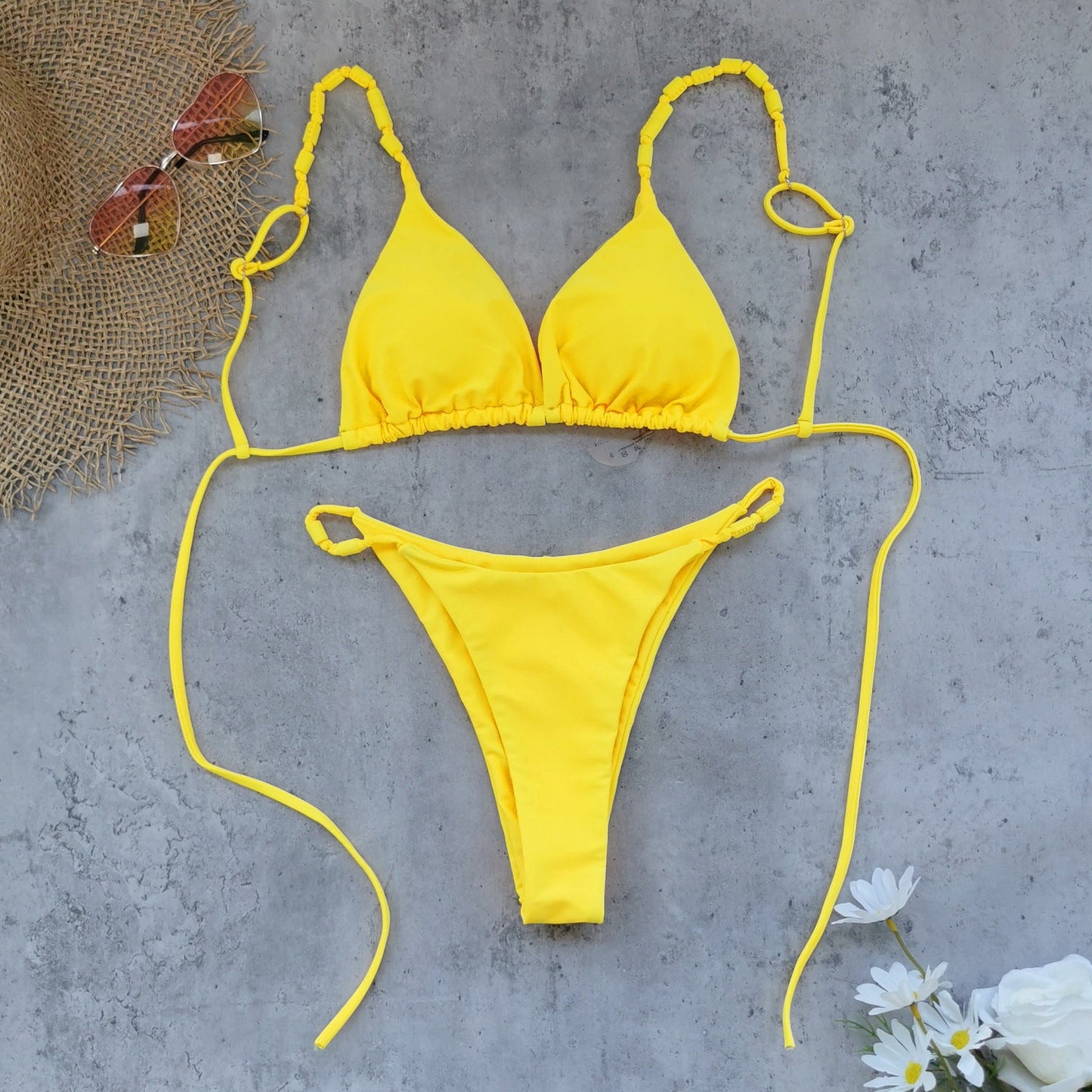 Frauen Dreieck-Bikini mit verstellbaren Trägern und hohem Beinschnitt von berg-feldt