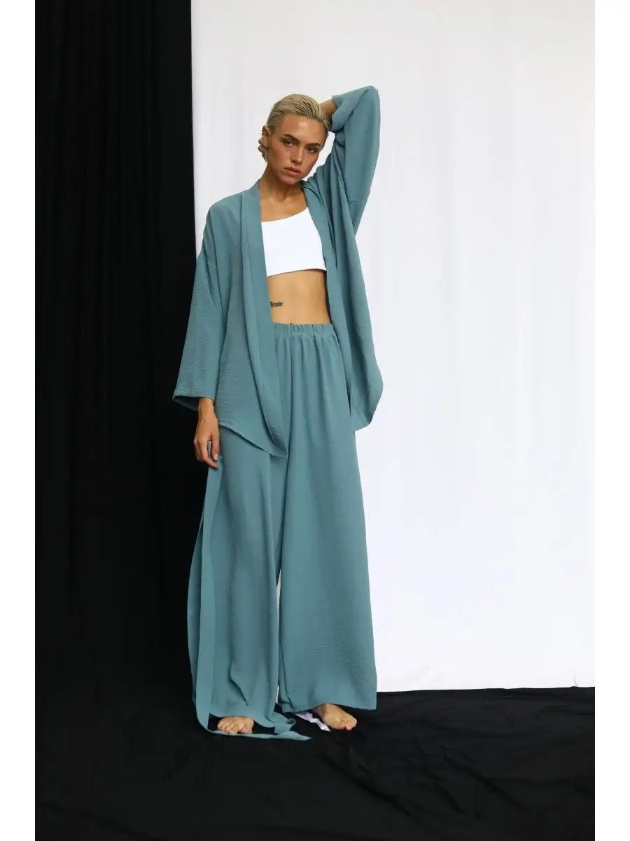 Peignoir élégant de femme style kimono avec ceinture et manches longues de berg-feldt