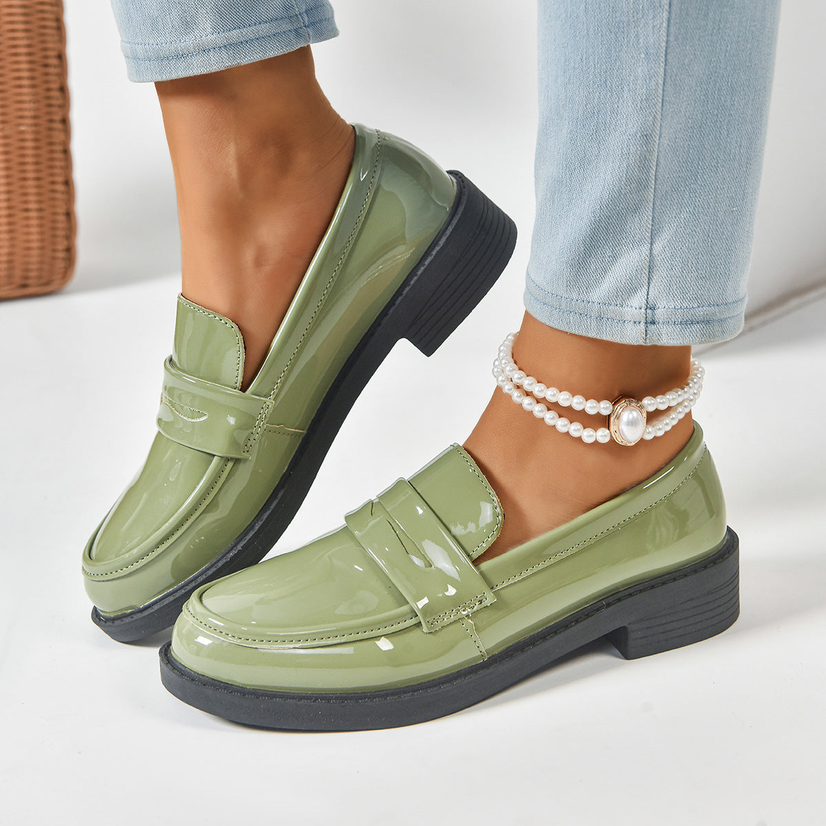Mocassins modernes et confortables pour femme avec finition brillante, de berg-feldt