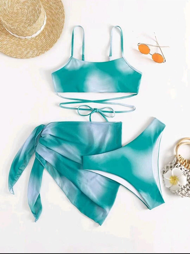 Ensemble bikini pour femme avec haut réglable et jupe asymétrique, par berg-feldt