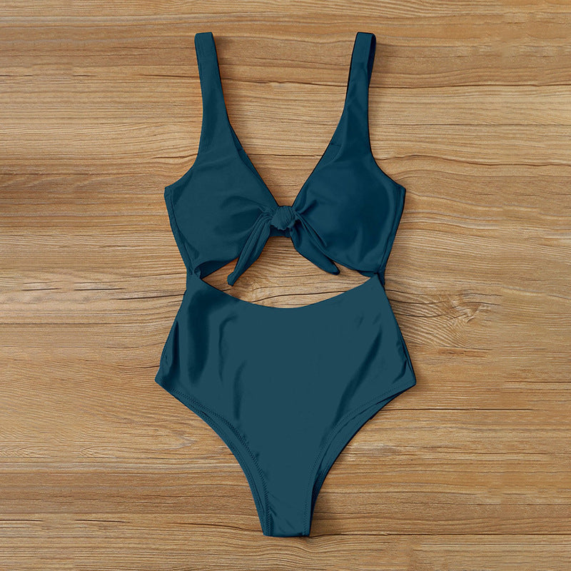 Hochgeschnittenes Damen Bikini-Set mit Knoten vorne und Cut-out Design von berg-feldt