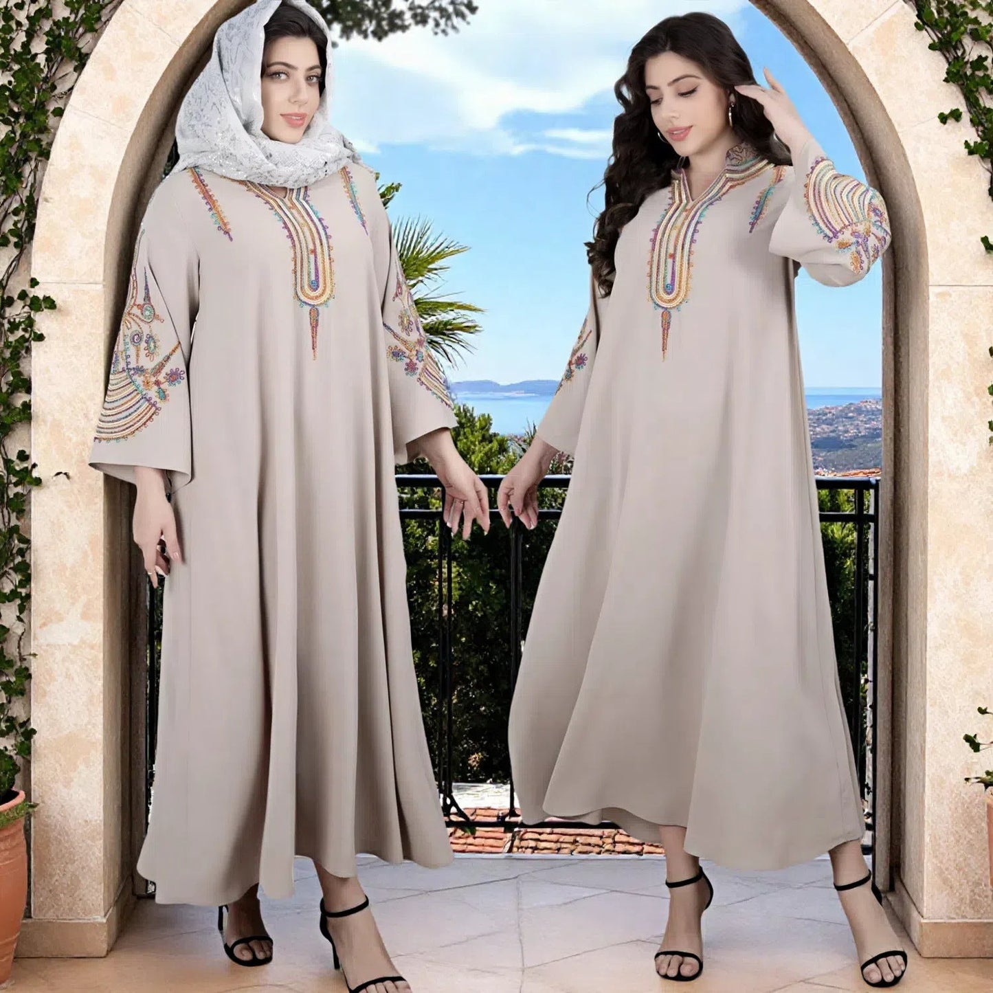 Damen Elegantes Langkleid mit traditionellem Muster und bestickten Ärmeln Berg-Feldt