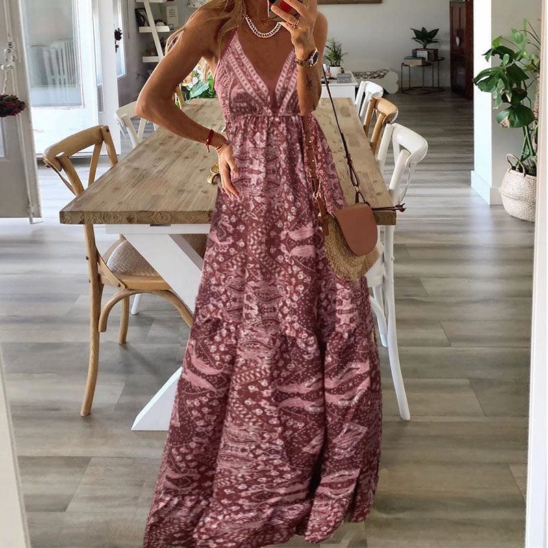 Langes Damenkleid mit tiefem V-Ausschnitt und fließendem Rock von berg-feldt