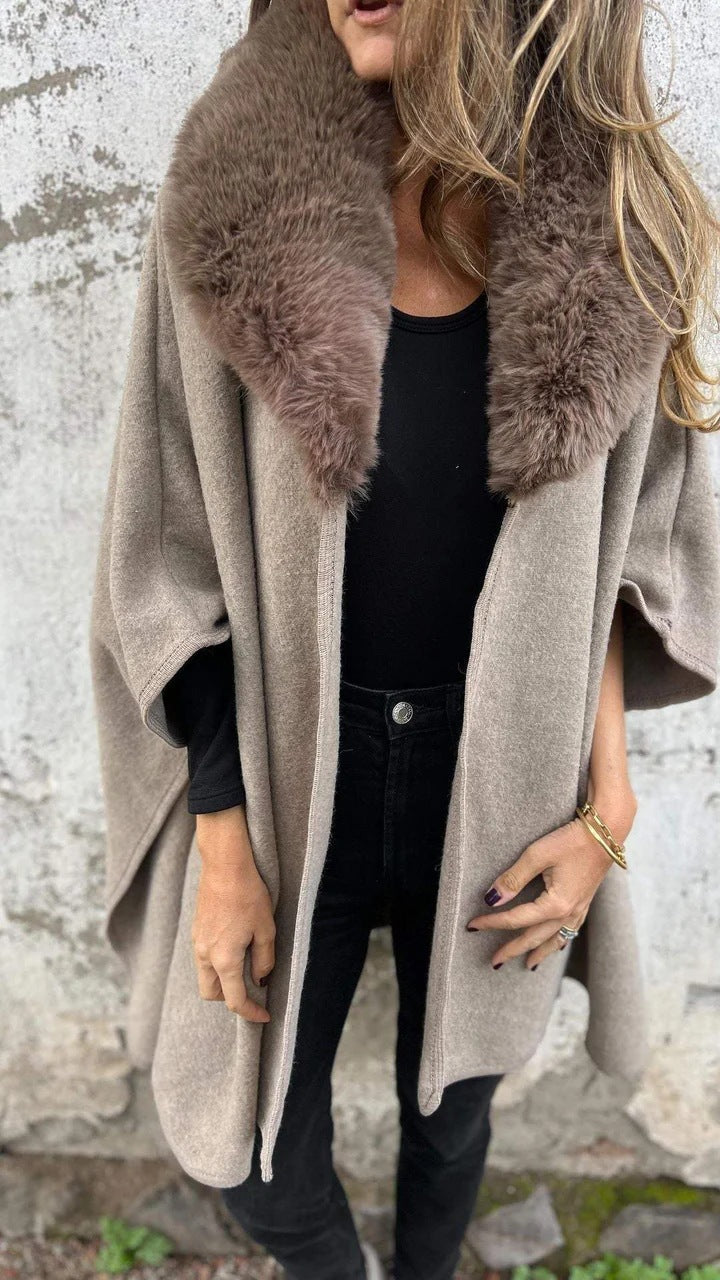 Manteau élégant à col en fausse fourrure par Berg-Feldt