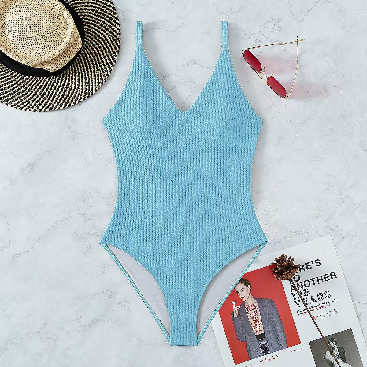 Maillot de bain côtelé moderne avec décolleté plongeant de berg-feldt