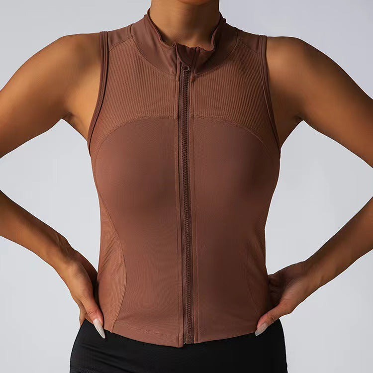 Haut de sport ajusté à col montant zippé Berg-Feldt pour femme