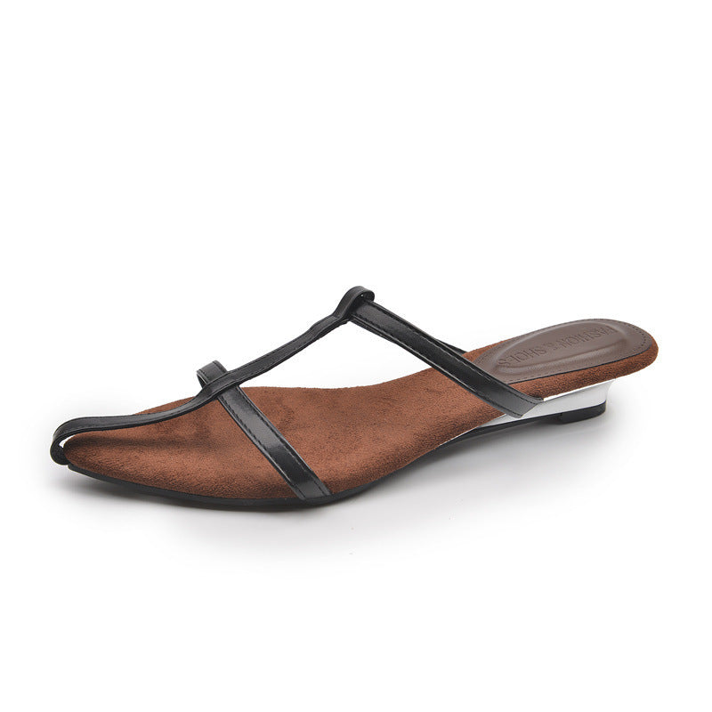 Elegante Damen-Sandalen mit offener Zehe und metallischen Riemen von berg-feldt