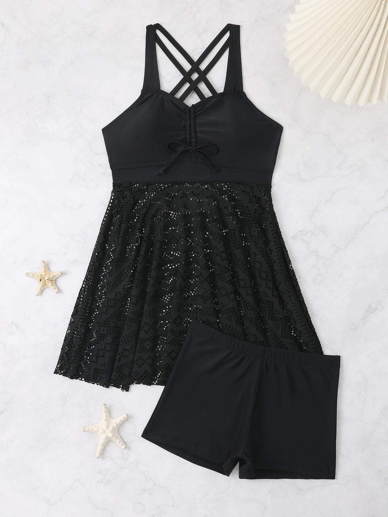 Badekleid für Damen mit verstellbaren Trägern und romantischem Spitzenrock von berg-feldt