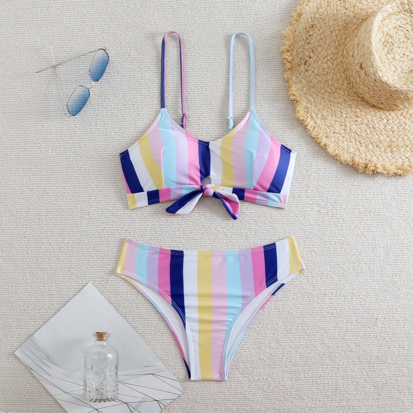 Ensemble de bikini femme Berg-Feldt coupe haute et laçage à l'avant