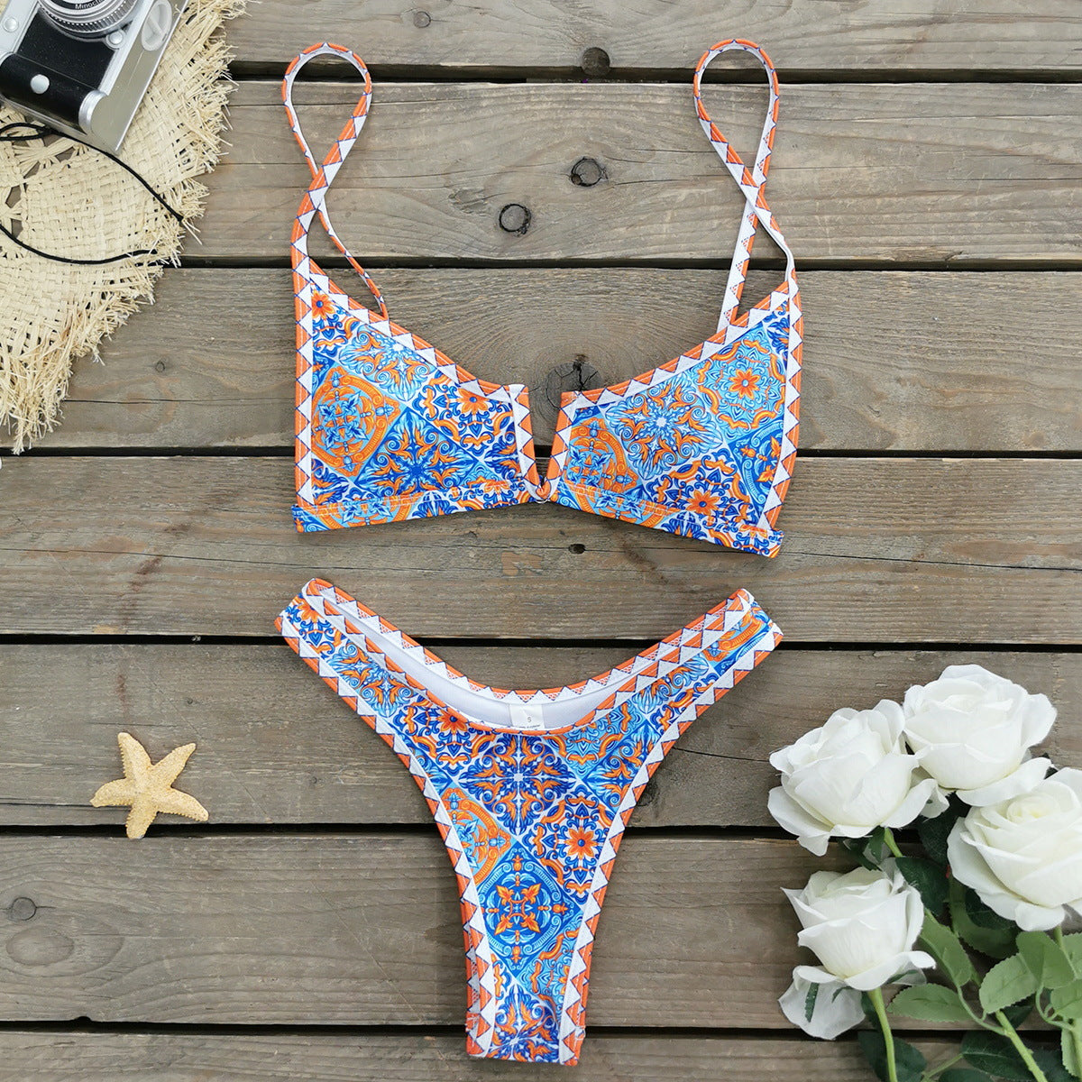 Ensemble bikini pour femme avec motif coloré et bretelles réglables de berg-feldt