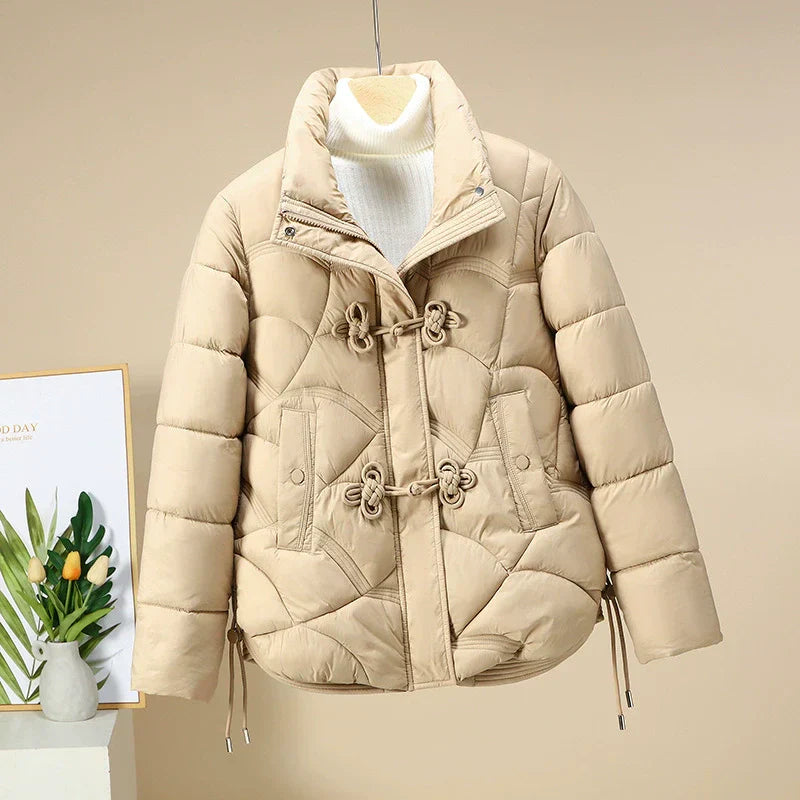 Berg-Feldt | Puffer-Jacke - Kurzes Modell - Geometrisch Gequiltet - Froschknöpfe - Verstellbarer Saum